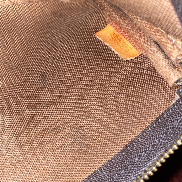 🔥🔥🔥Authentic Louis Vuitton Clutch Pouch Crossbody Bag - Picture 14 of 16